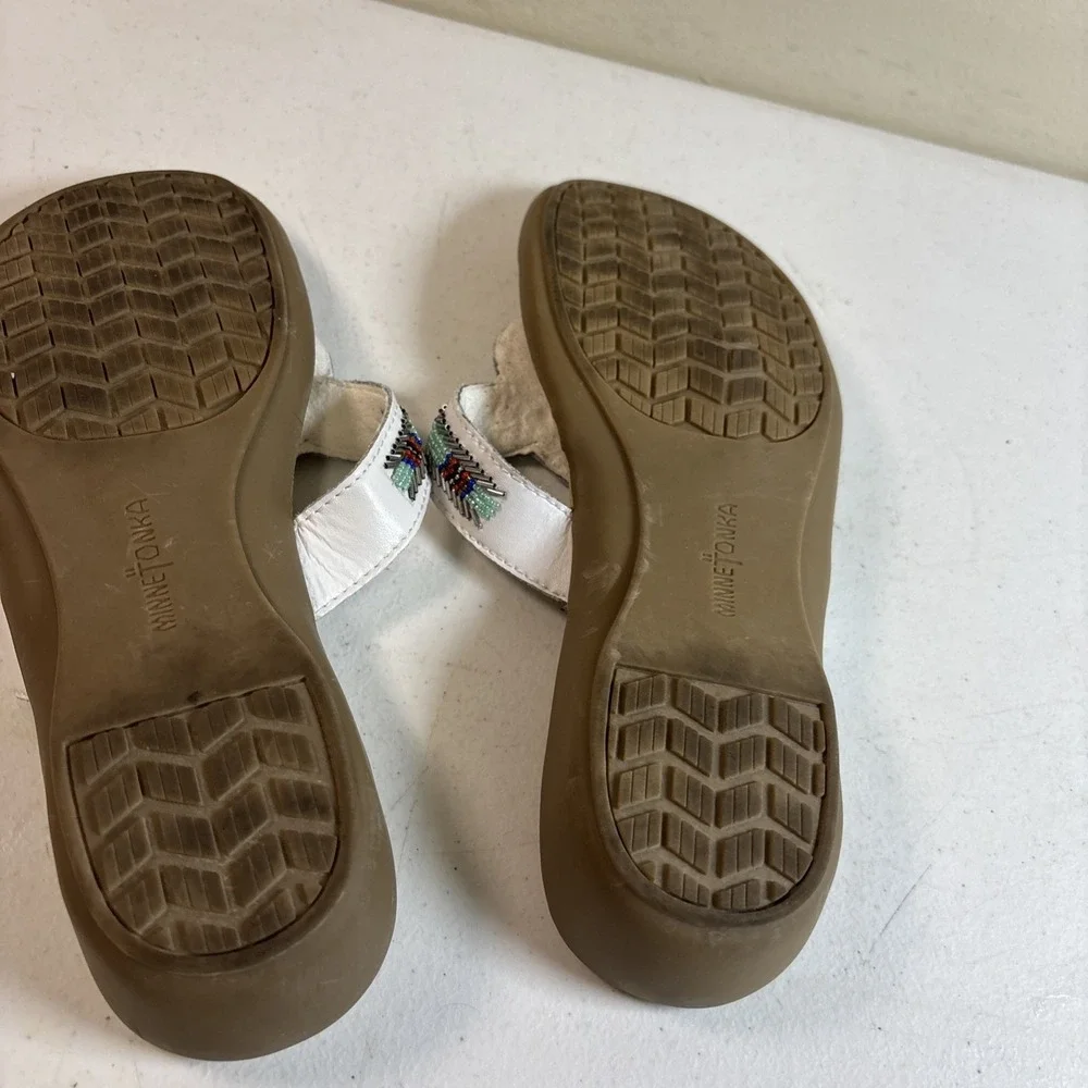 Minnetonka White Leather Thong Sandals Womens Sz 8‎ Blue Silver Beaded Accents